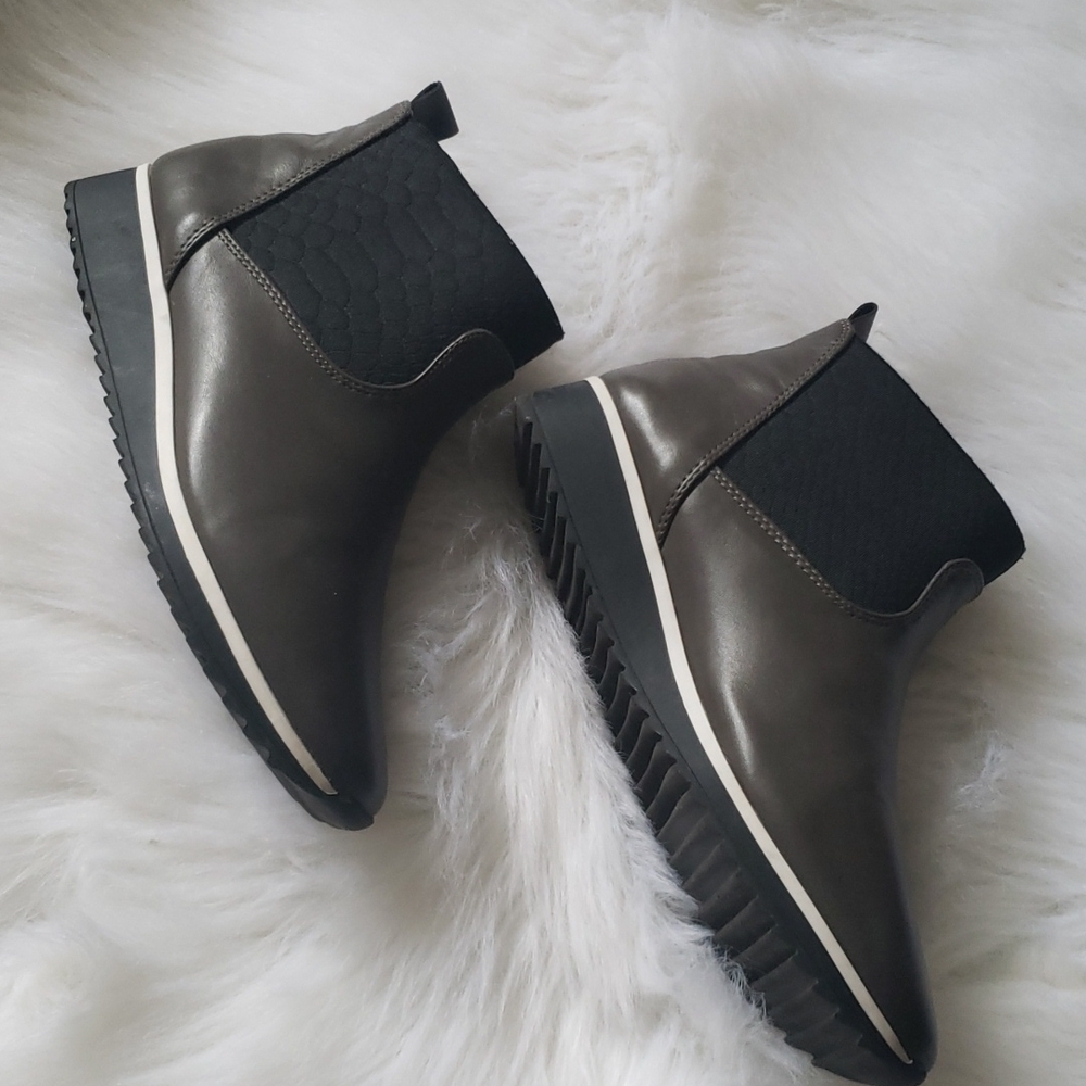 Metaphor Shoes - Picture 2 of 7